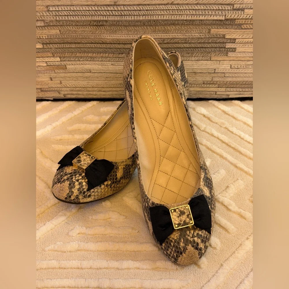 Cole Haan Tali Soft Bow Wedge Pump Snake Print Black Bow Classic Comfort Heel - Picture 4 of 16